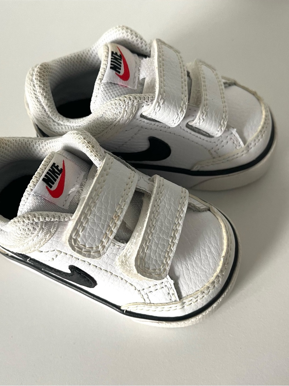 Nike White & Black Toddlers' Double-Velcro Sneakers with Red Logo
